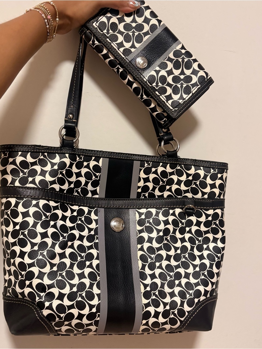 Black & White Signature Pattern Tote with Matching Wallet